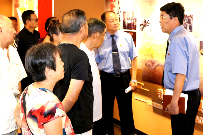 山东枣庄市中区：邀请退休老干部座谈交流